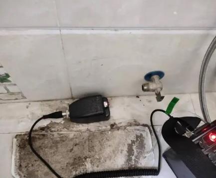 浪卡子屋顶漏水维修公司分享下卫生间漏水的危害及解决方法